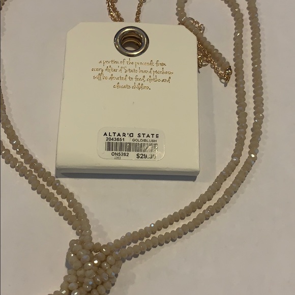 ✨ NWT beaded necklace. - Picture 3 of 5